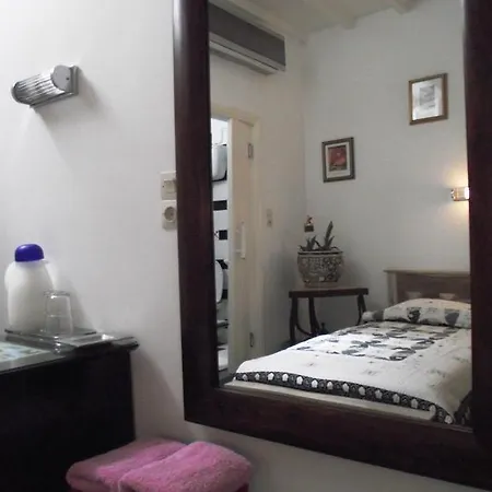 Zorzis Guest house
